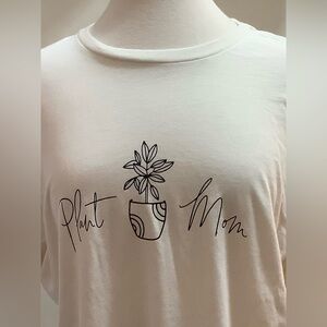 Plant Mom XL Women's 100% Cotton Graphic Tee